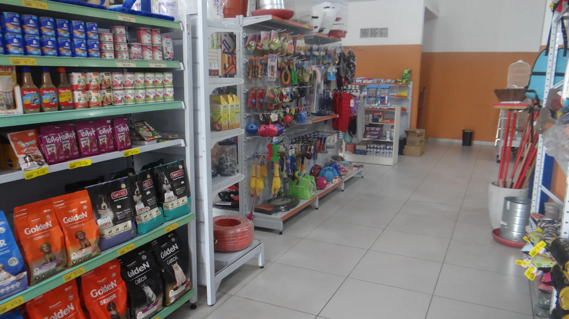Corredor de produtos e rações premium